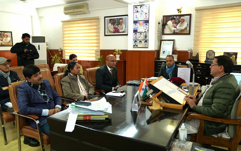 मुख्यमंत्री धामी ने सचिवालय में जोशीमठ में चल रहे राहत कार्यों की समीक्षा की