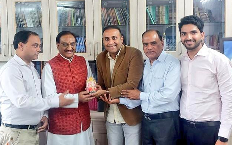 आज आई.आई.टी मद्रास के प्रो० डॉ राजेश आर नायर ने डॉ. रमेश पोखरियाल निशंक से शिष्टाचार भेंट की