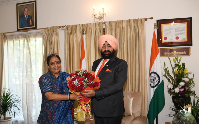 विधानसभा अध्यक्ष रितु खंडूरी भूषण ने राज्यपाल लेफ्टिनेंट जनरल गुरमीत सिंह से शिष्टाचार भेंट की