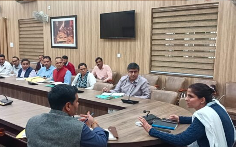 जिलाधिकारी सोनिका ने जरूरी दिशा निर्देश दिये