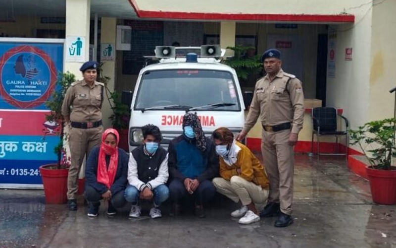 पुलिस की बड़ी कार्रवाई, एम्बुलेंस से शराब तस्करी मामले में चार आरोपी गिरफ्तार