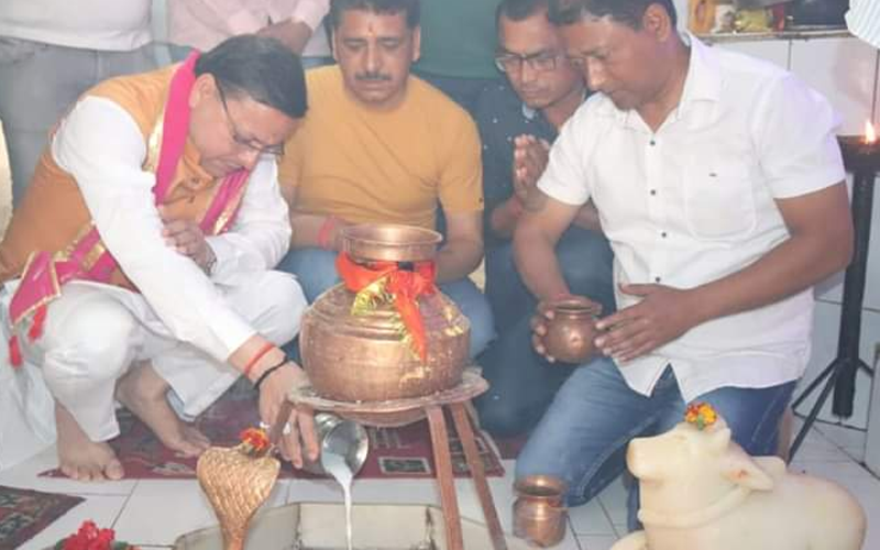 मुख्यमंत्री पुष्कर सिंह धामी ने आज पूजा-अर्चना की
