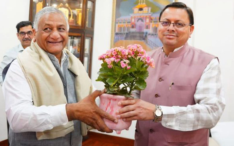 मुख्यमंत्री धामी से जनरल (डॉ.) वी.के. सिंह ने शिष्टाचार भेंट की