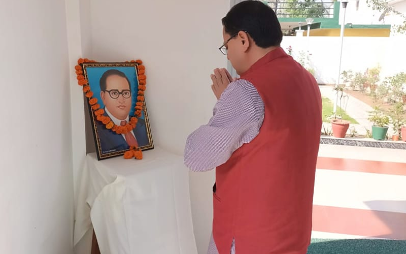मुख्यमंत्री धामी ने डॉ. भीमराव अंबेडकर को श्रद्धांजलि अर्पित की