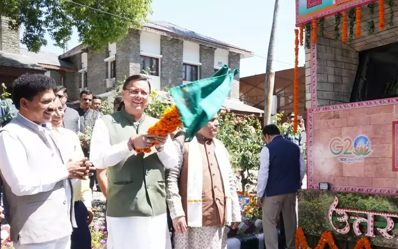सीएम धामी ने गणतंत्र दिवस परेड में प्रथम स्थान पर रही उत्तराखण्ड की झांकी मानसखण्ड को मुख्य स्थानों पर प्रदर्शन के लिए किया फलैग ऑफ