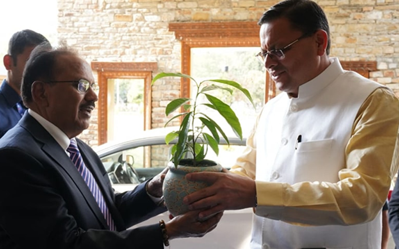 मुख्यमंत्री धामी से आज राष्ट्रीय सुरक्षा सलाहकार अजीत डोभाल ने भेंट की
