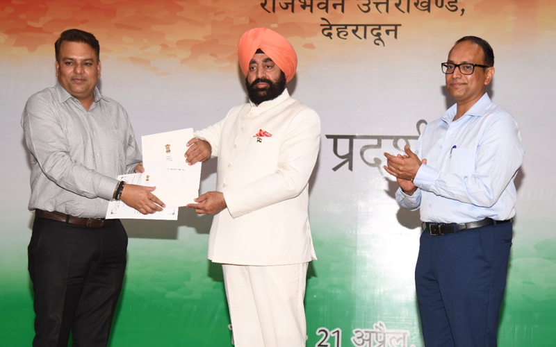 उत्कृष्ट शोध हेतु  “गवर्नर्स रिसर्च अवॉर्ड” से 6 शोधार्थियों को राज्यपाल ने किया सम्मानित