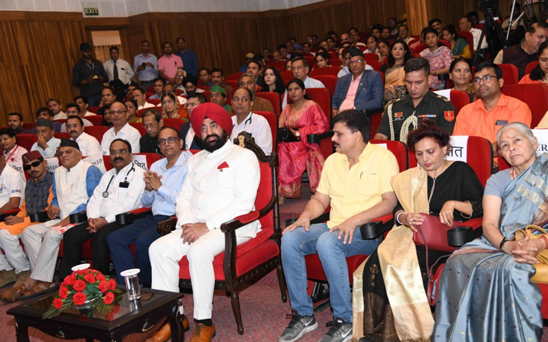 राजभवन में ‘मन की बात’ के 100वें संस्करण की विशेष स्क्रीनिंग कार्यक्रम आयोजित हुआ