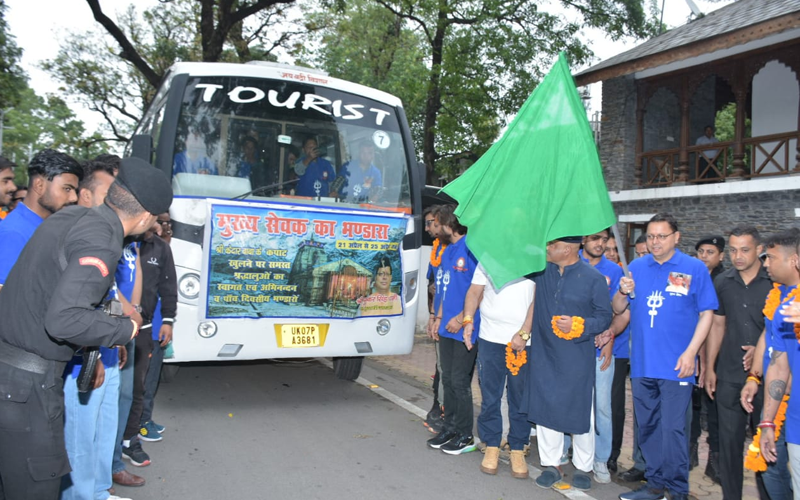 सीएम ने केदारनाथ धाम के सेवादार सदस्यों के दल के वाहनों का फ्लैग ऑफ किया