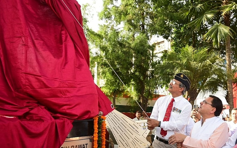 सीएम धामी ने किया पूर्व सीडीएस जन. बिपिन रावत की प्रतिमा का अनावरण व स्मारक का लोकार्पण