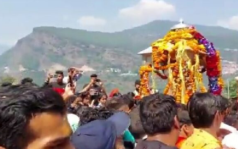 हर-हर महादेव, बम-बम भोले की गूंज के साथ अपने धाम की ओर चले बाबा केदार