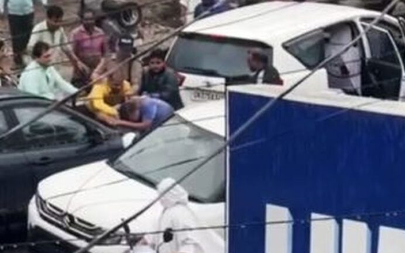 कैबिनेट मंत्री प्रेमचंद अग्रवाल पर युवक ने किया हमला