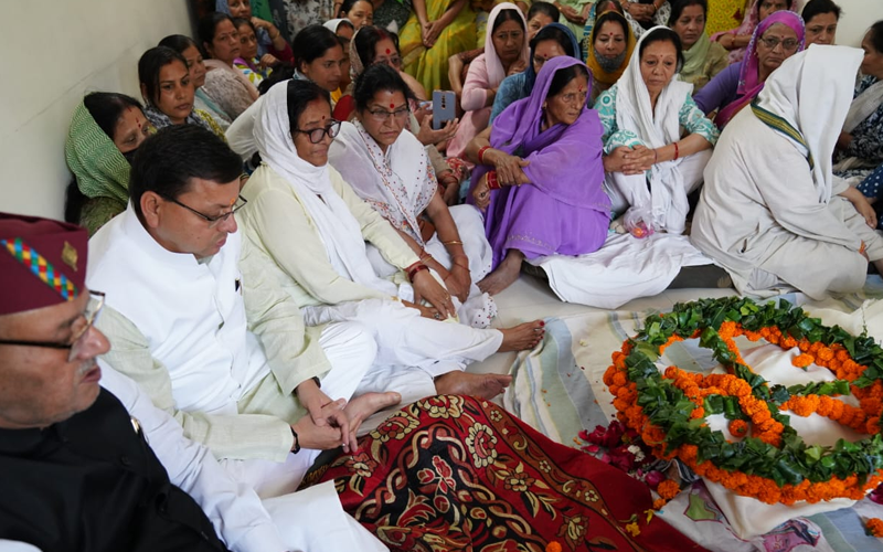 सीएम धामी ने वरिष्ठ राज्य आंदोलनकारी सुशीला बलूनी को श्रद्धांजलि अर्पित की