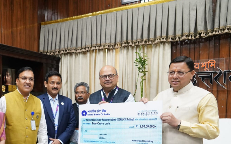 मुख्यमंत्री धामी से नई दिल्ली मण्डल के मुख्य महाप्रबंधक कल्पेश कृ. अवासिया ने भेंट की