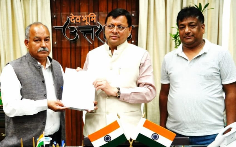 कार्मिकों के सातवें वेतनमान मामले में लापरवाही बरतने पर सचिव को मुख्यमंत्री ने किया तलब