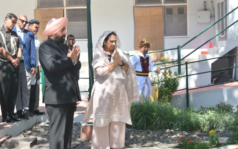 राज्यपाल लेफ्टिनेंट जनरल गुरमीत सिंह (से नि)  कैंची धाम पहुंचकर बाबा नीम करौली महाराज के किए दर्शन