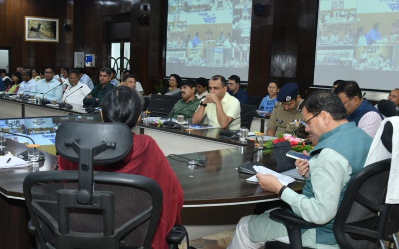 मुख्यमंत्री पुष्कर सिंह धामी ने आज सचिवालय में सीएम हेल्पलाइन-1905 की समीक्षा की