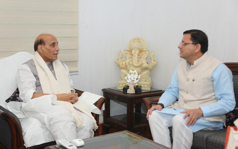 रानीखेत और लैंसडाउन में छावनी बोर्डों को भंग करने का सीएम ने रक्षा मंत्री से किया अनुरोध