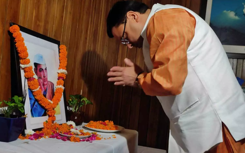 मुख्यमंत्री पुष्कर सिंह धामी ने श्रीदेव सुमन की पुण्य तिथि पर दी श्रद्धांजलि