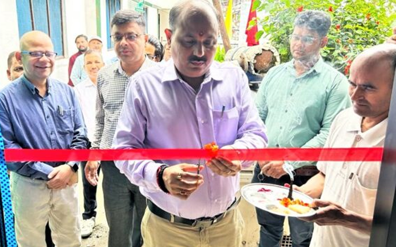 सीडीओ डॉ. ललित नारायण मिश्र ने हिलांस आउटलेट का किया उद्घाटन