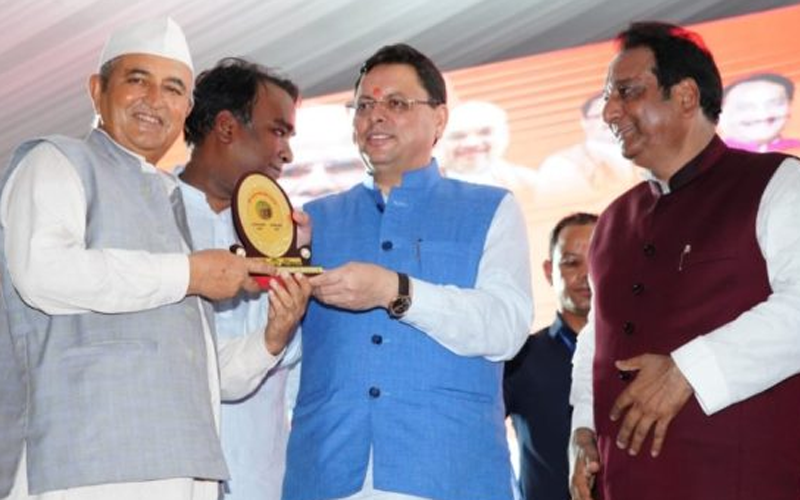 मुख्यमंत्री धामी ने कृषि के क्षेत्र में सराहनीय कार्य करने वाले किसानों को सम्मानित किया