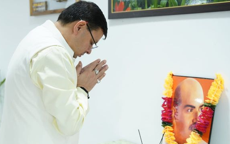 मुख्यमंत्री धामी ने डॉ. श्यामा प्रसाद मुखर्जी को श्रद्धांजलि अर्पित की