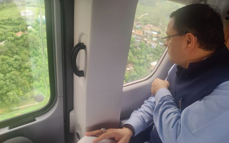 मुख्यमंत्री धामी ने जनपद पौड़ी का हवाई सर्वेक्षण किया