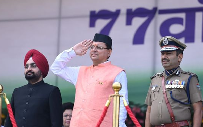 स्वतंत्रता दिवस पर सीएम धामी ने फहराया तिरंगा