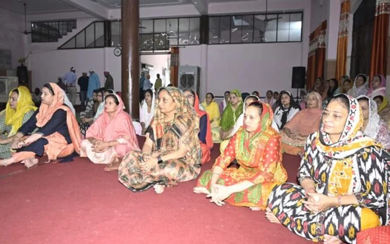 कोटद्वार के गोविंद नगर स्थित गुरुद्वारा में उत्तराखंड विधानसभा अध्यक्ष ऋतु खंडूरी भूषण ने माथा टेका