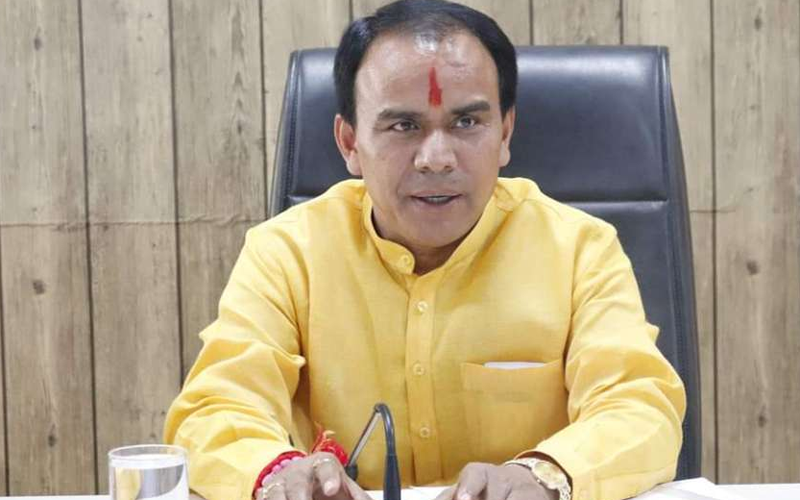 केन्द्र पोषित योजनाओं की धीमी प्रगति पर मंत्री डॉ. धन सिंह रावत ने अधिकारियों को लगाई फटकार