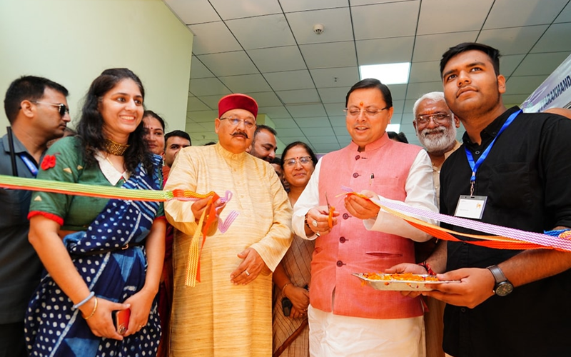 मुख्यमंत्री धामी ने आयोजित तीन दिवसीय सांस्कृतिक व साहित्यिक महोत्सव का किया शुभारंभ