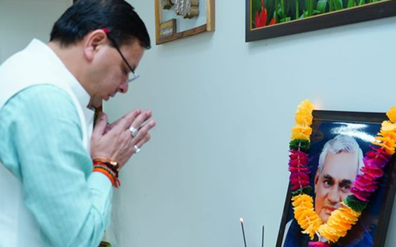 मुख्यमंत्री धामी ने देश के पूर्व प्रधानमंत्री अटल बिहारी वाजपेयी की पुण्यतिथि पर दी श्रद्धांजलि