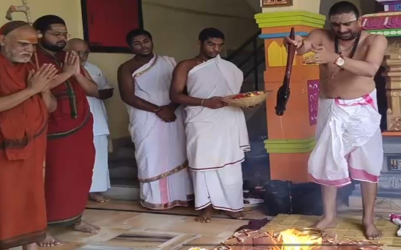 चंद्रयान 3 की सफल लैंडिंग के लिए विशाखा सारदा पीठ आश्रम में विशेष पूजा आयोजित की गई