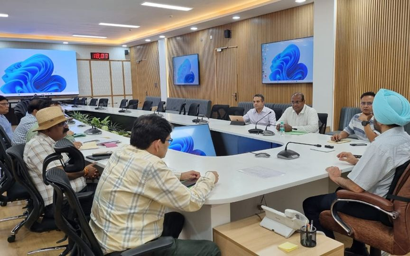 मुख्य सचिव डॉ. एस.एस. संधु ने वन एवं पशुपालन विभाग के साथ विभिन्न विषयों पर चर्चा की