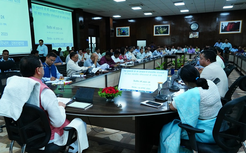 मुख्यमंत्री पुष्कर सिंह धामी ने केन्द्र पोषित योजनाओं एवं बाह्य सहायतित परियोजनाओं कि बैठक की