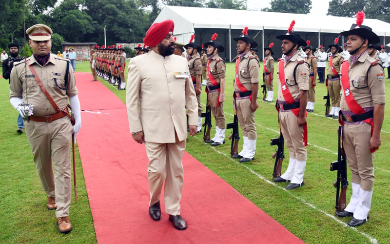 राज्यपाल लेफ्टिनेंट जनरल गुरमीत सिंह (सेवानिवृत्त) ने 77वें स्वतंत्रता दिवस के अवसर पर ध्वाजारोहण किया