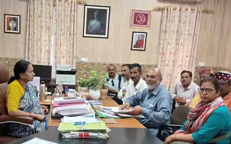 अपर मुख्य सचिव राधा रतूड़ी से एस0 एस0 बी0 स्वयं सेवकों ने की मुलाकात