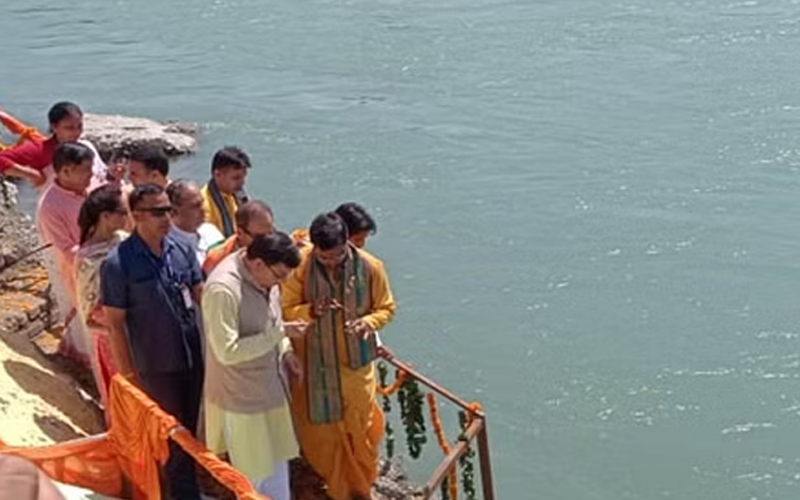 सीएम धामी ने मां यमुना का पूजन कर लिया आशीर्वाद