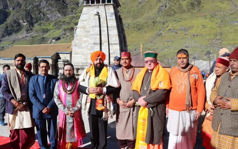केदारनाथ धाम पहुंचे राज्यपाल गुरमीत सिंह