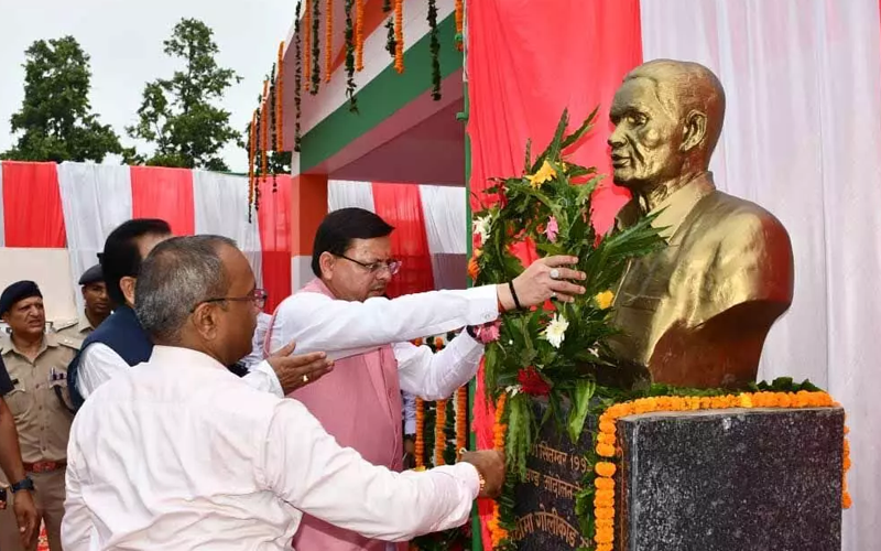 मुख्यमंत्री धामी ने शहीद राज्य आंदोलनकारियों की मूर्तियों का अनावरण किया
