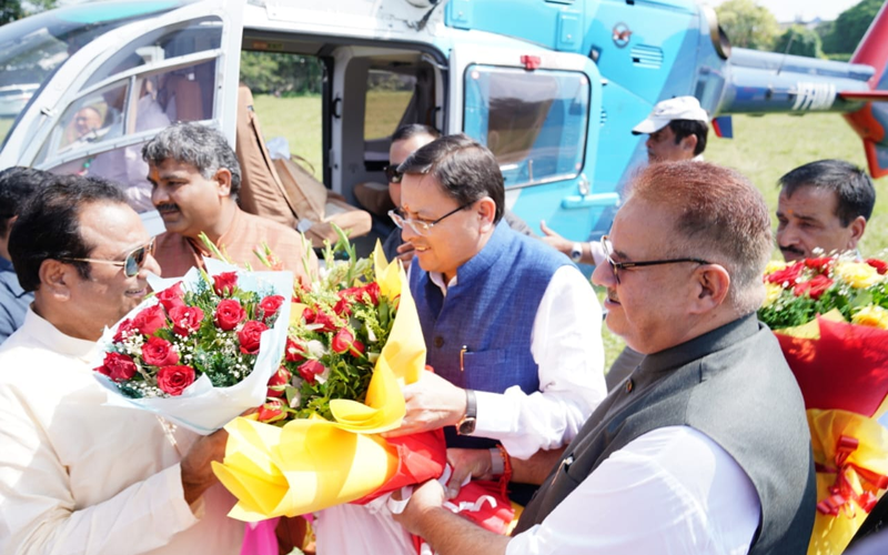 ब्रिटेन से लौटने पर सीएम धामी का दून में भव्य स्वागत