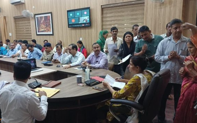 जिलाधिकारी सोनिका की अध्यक्षता में जनसुनवाई कार्यक्रम का हुआ आयोजन