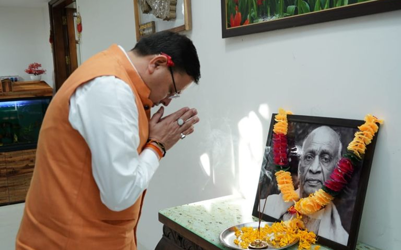 मुख्यमंत्री धामी ने सरदार वल्लभ भाई पटेल को श्रद्धांजलि दी