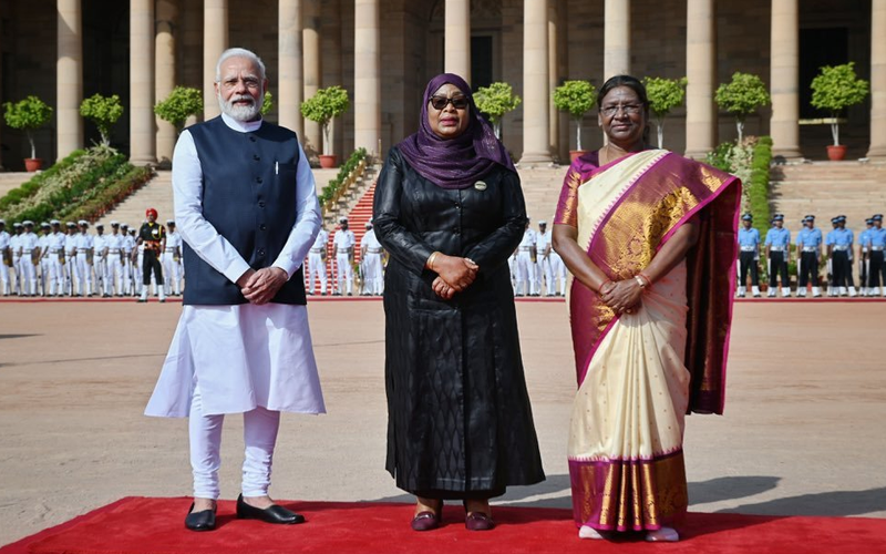 हैदराबाद हाउस में तंजानिया की राष्ट्रपति से मिले पीएम मोदी