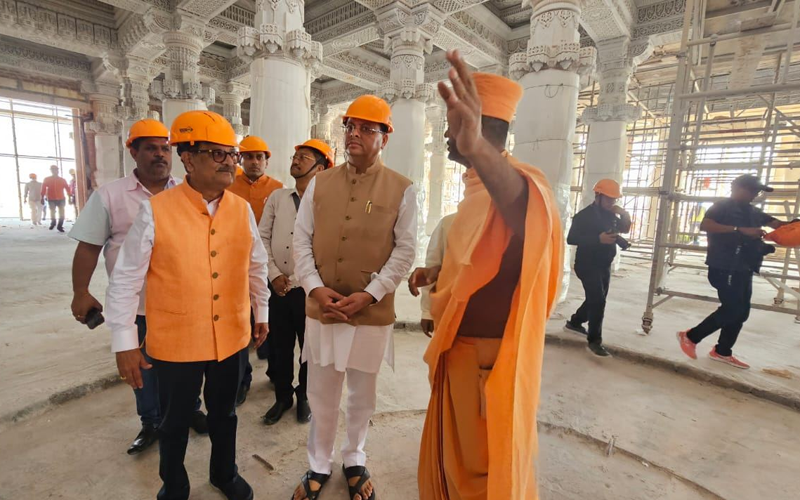 सीएम धामी ने अबू धाबी में निर्माणाधीन बीपीएस हिन्दू मन्दिर में ईंटें रखकर कारसेवा की