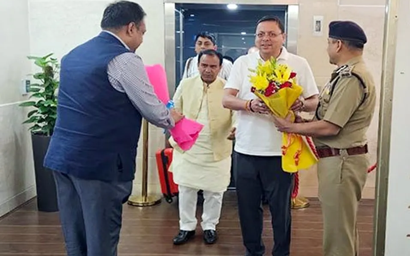 यूएई से भारत लौटे सीएम पुष्कर सिंह धामी