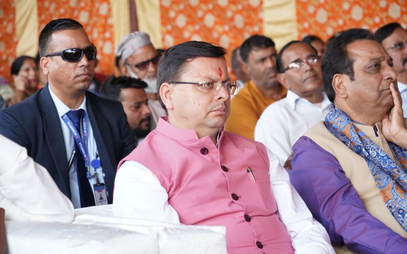 मुख्यमंत्री पुष्कर सिंह धामी ने ब्रह्मपुरी, पटेलनगर में प्रधानमंत्री नरेन्द्र मोदी के मन की बात कार्यक्रम का 106वां संस्करण सुना।