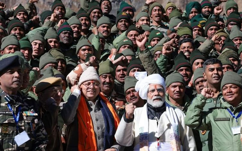 बीआरओ, आईटीबीपी और सेना के अधिकारियों से मिले पीएम