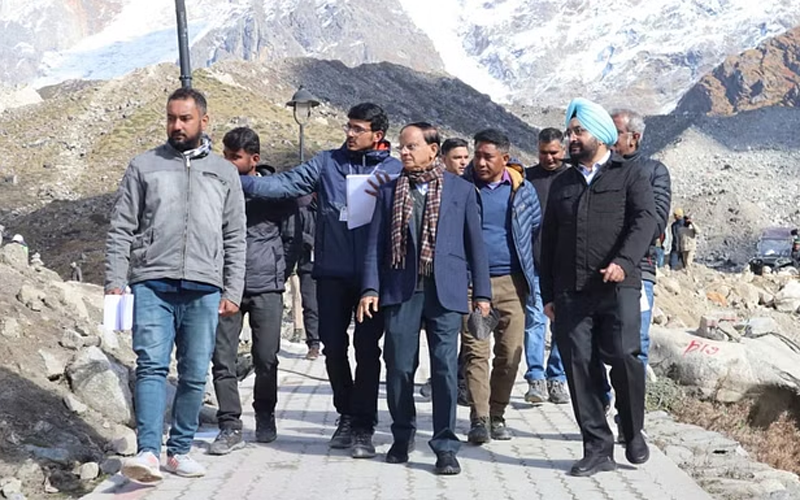 प्रधानमंत्री भारत सरकार प्रमुख सचिव पीके मिश्रा एक दिवसीय केदारनाथ भ्रमण पर पहुंचे