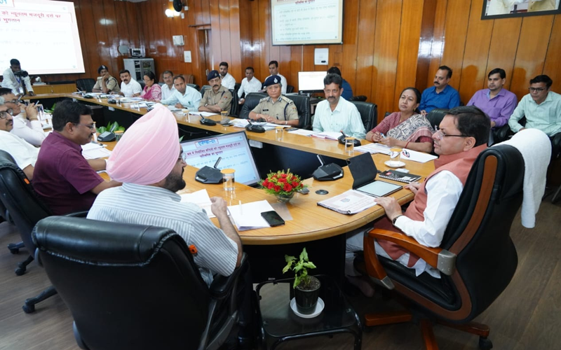 मुख्यमंत्री धामी ने न्यूनतम मजदूरी दरों को बढ़ाने का लिया निर्णय